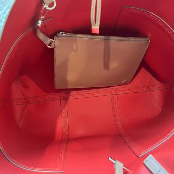 Tory Burch Block T Tote in Tan Leather  w/ removable pouch. - Picture 4 of 5